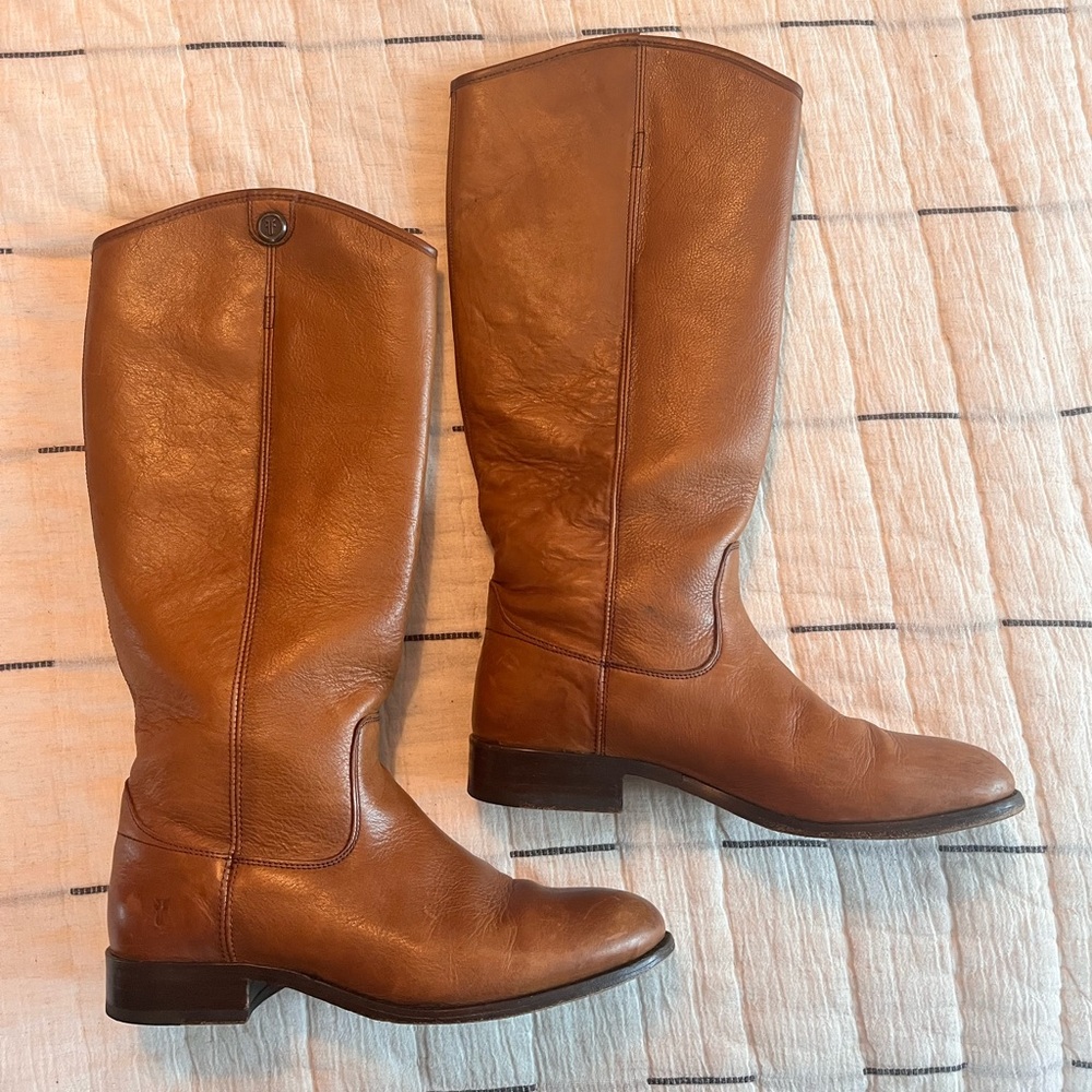 Frye Melissa Button 2 Wide Calf size 8 Whiskey
